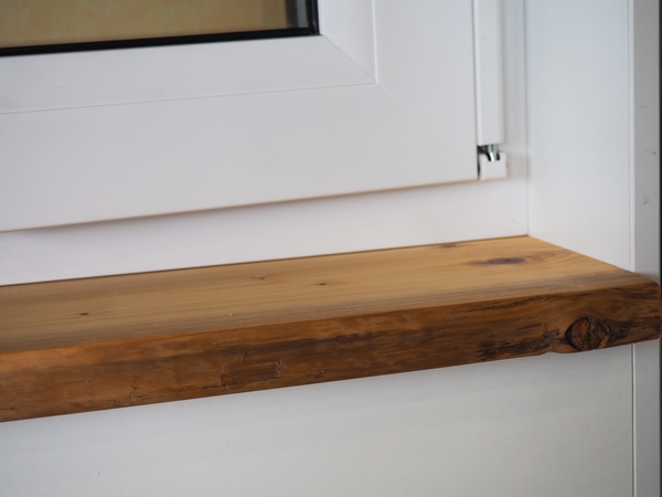 Fensterbank Fichte Baumkante versiegelt 27 mm stark Ausladung 140 mm